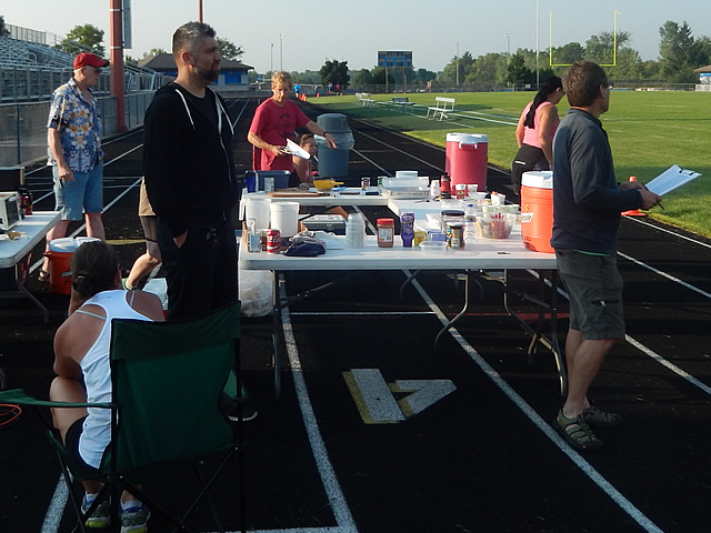 Nearing 8:00 am... final minutes of the BLS 24-12-6 Hour track ultra run!