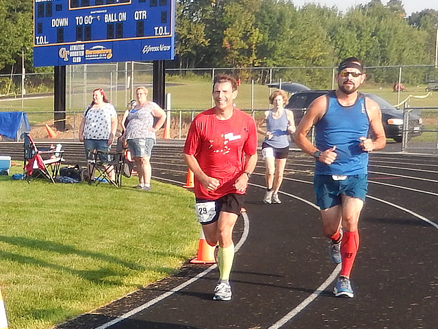 Nearing 8:00 am... final minutes of the BLS 24-12-6 Hour track ultra run!