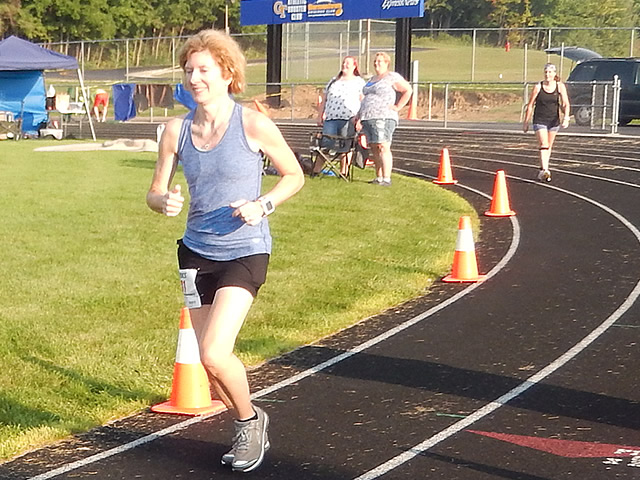 Nearing 8:00 am... final minutes of the BLS 24-12-6 Hour track ultra run!