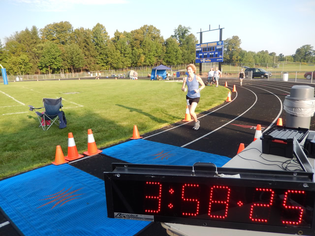 Nearing 8:00 am... final minutes of the BLS 24-12-6 Hour track ultra run!