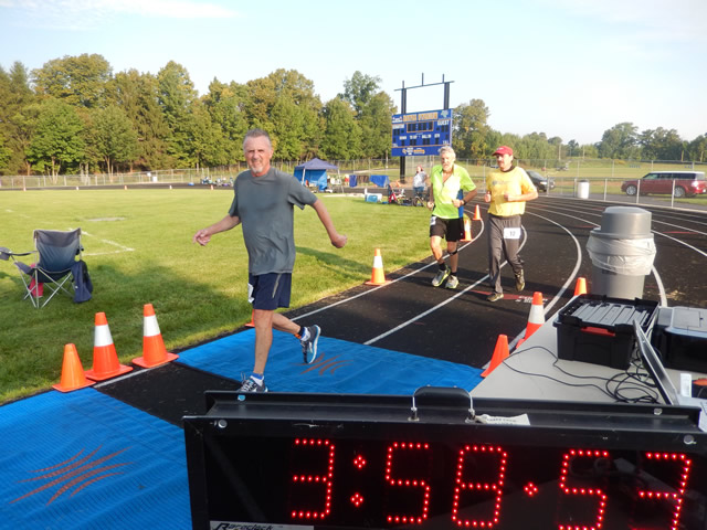 Nearing 8:00 am... final minutes of the BLS 24-12-6 Hour track ultra run!