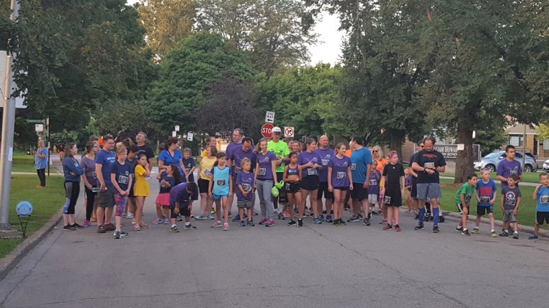 1-Mile Lunar Orbit Runners Assemble at their Start Line