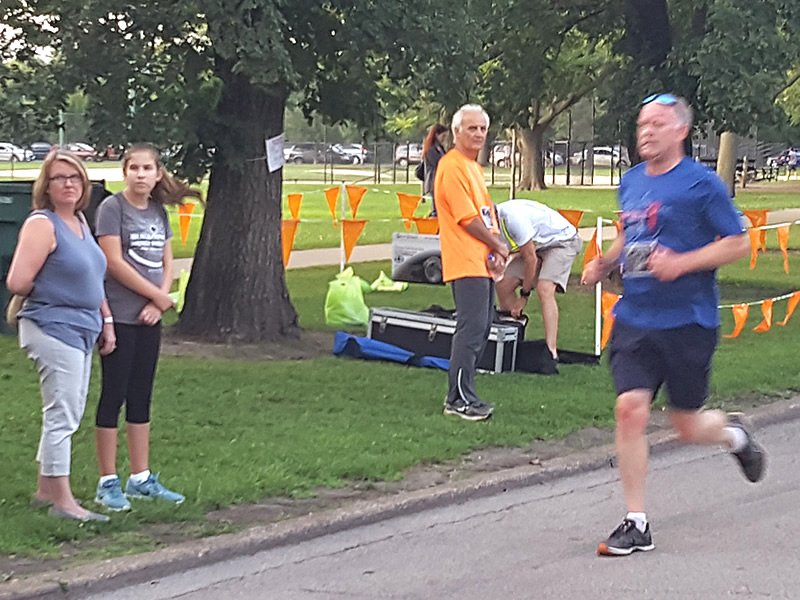 Chicago Full Moon Run Action on the Racecourse
