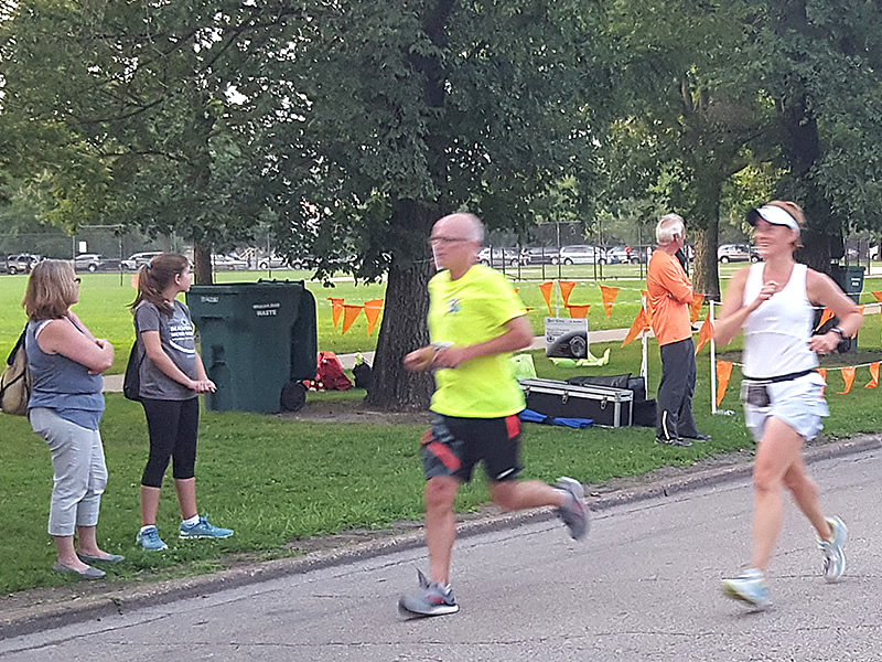 Chicago Full Moon Run Action on the Racecourse