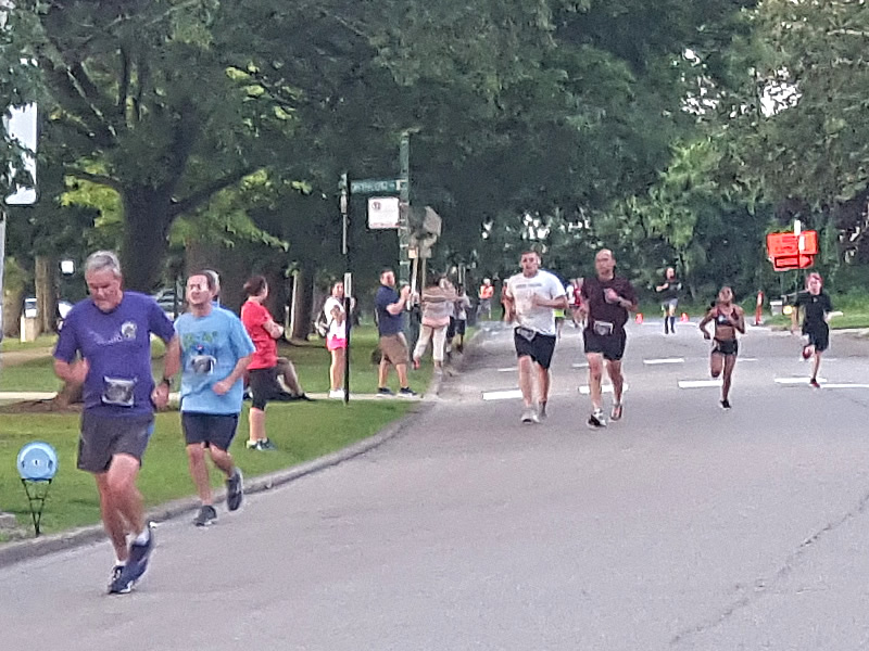 Chicago Full Moon Run Action on the Racecourse