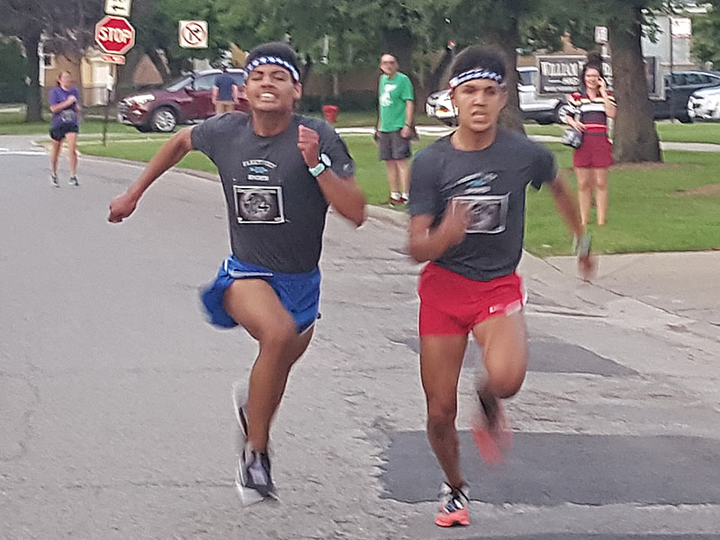Racing to a 5-Km First Place Photo Finish... Jeremy Bekkouche and Jaime Marcos!