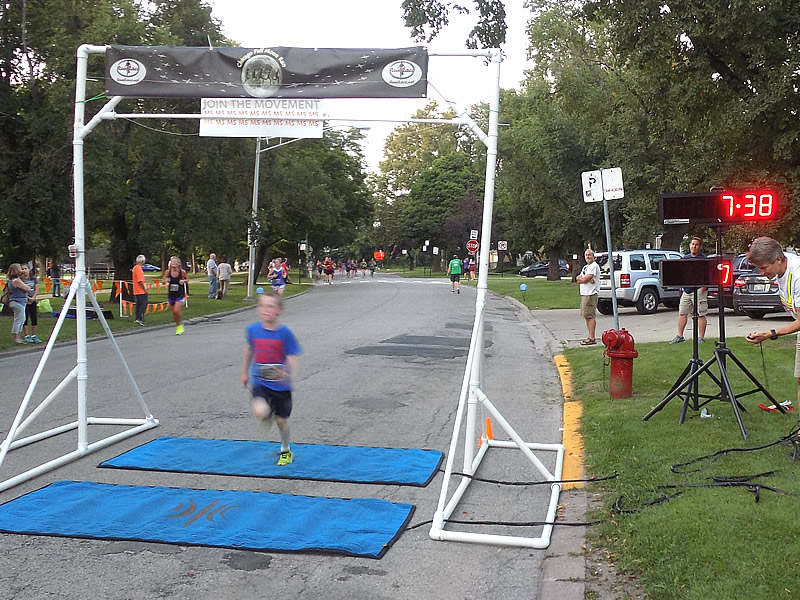 Chicago Full Moon Run Action on the Racecourse