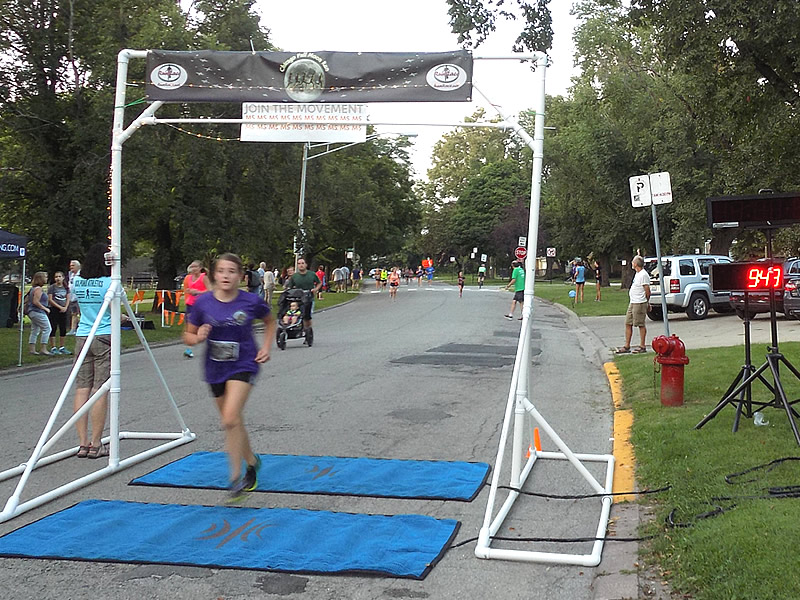 Chicago Full Moon Run Action on the Racecourse