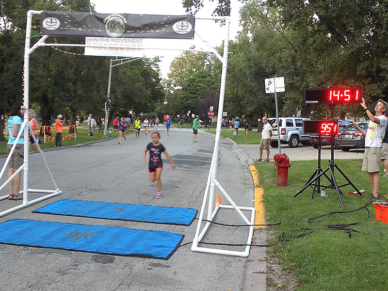 Chicago Full Moon Run Action on the Racecourse