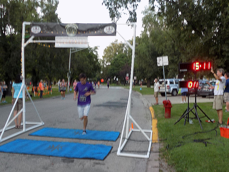 Chicago Full Moon Run Action on the Racecourse