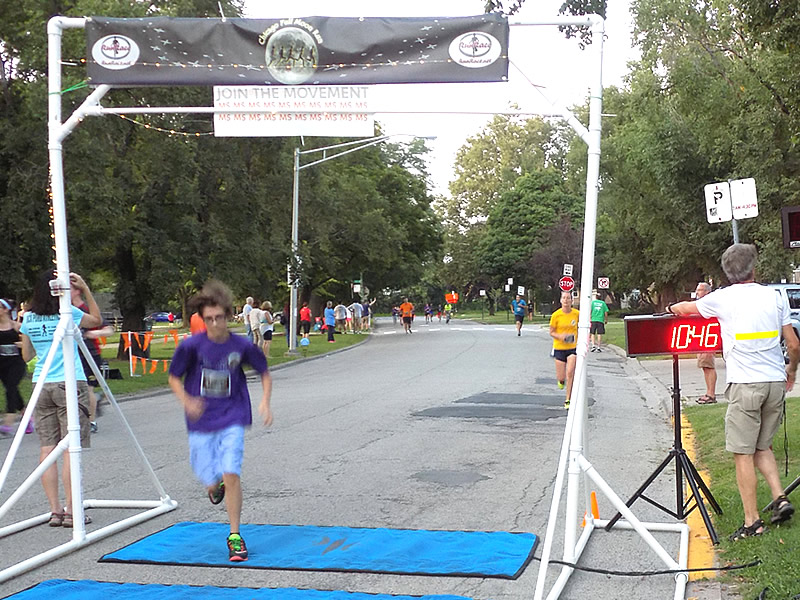 Chicago Full Moon Run Action on the Racecourse