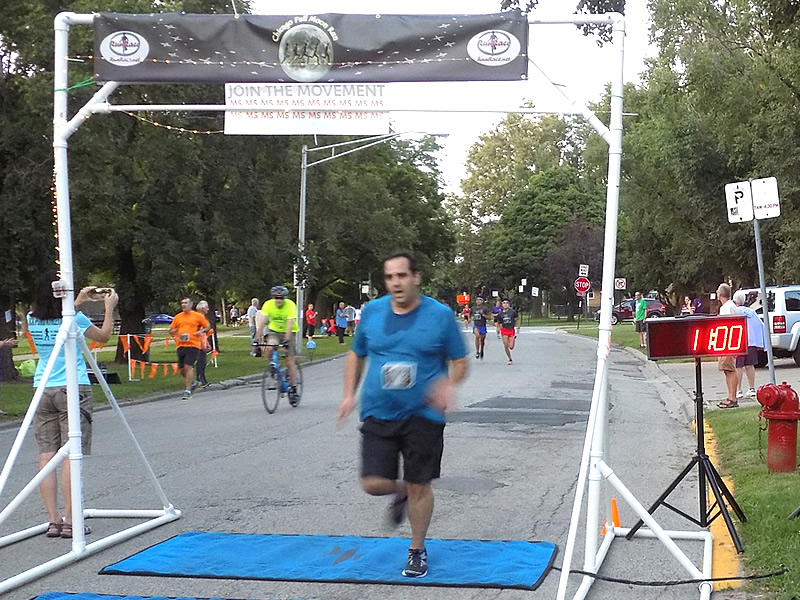 Chicago Full Moon Run Action on the Racecourse