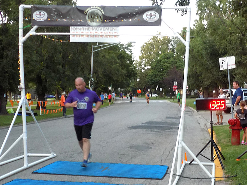 Chicago Full Moon Run Action at the Finish Line