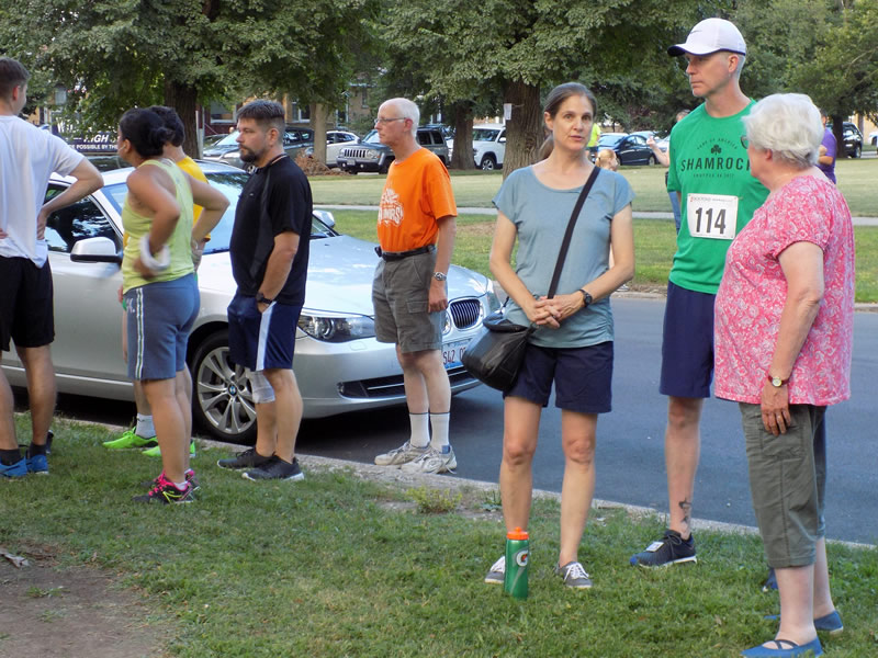Chicago Full Moon Run Pre-race Bustle