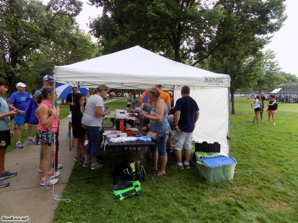 Chicago Full Moon Run Pre-race Bustle