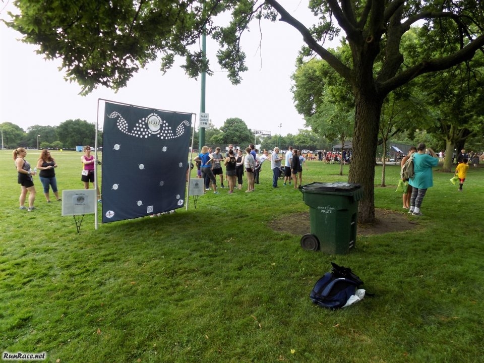 Chicago Full Moon Run Pre-race Bustle