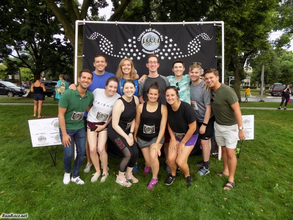 Chicago Full Moon Run Pre-race Bustle